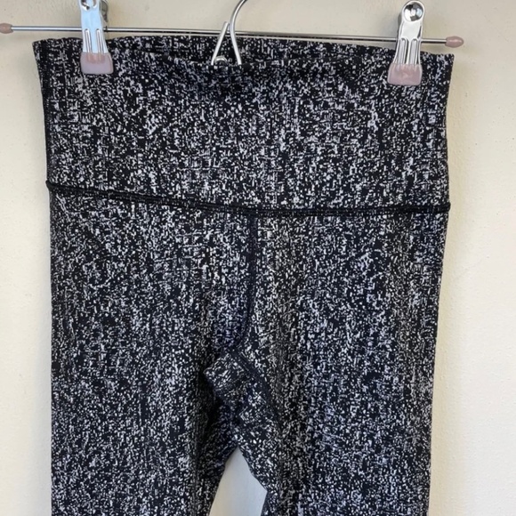 Lululemon Wunder Under Crop (High-Rise) *21" - Picture 7 of 12